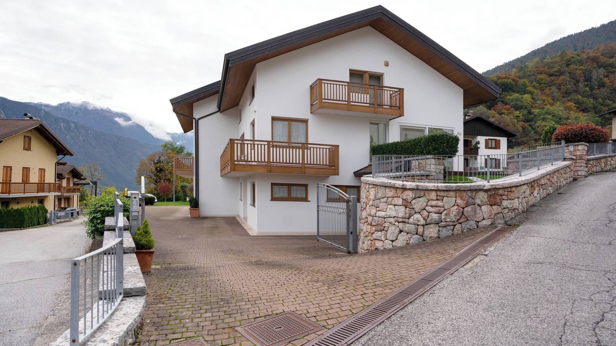 Roncegno Apartment | Apartment 'Casa Hueller' with Mountain View, Private Terrace and Wi-Fi