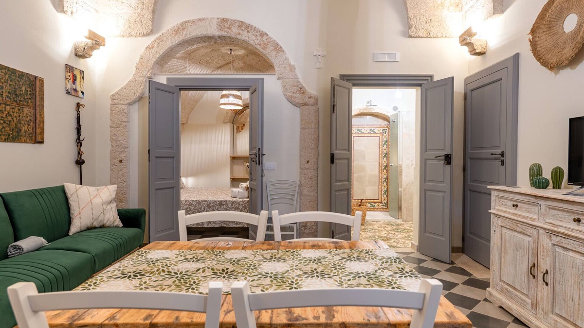Pezze di Greco Apartment | Apartment 'Casa In Stile' with Private Terrace, Wi-Fi and Air Conditioning
