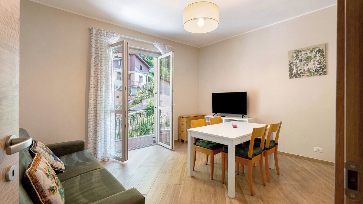 Laveno Apartment | Apartment 'Casa Làrisa Lago Maggiore' with Mountain View, Balcony and Wi-Fi