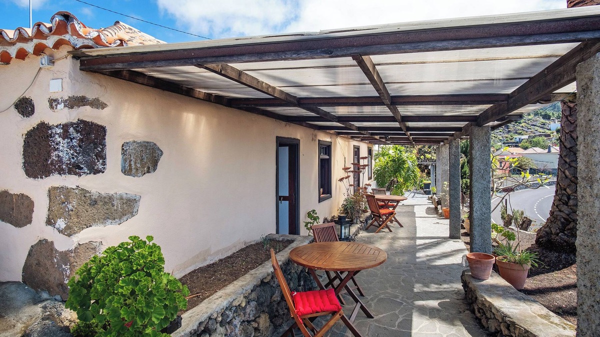 Jedey Apartment | Apartment 'Casa La Podona- B' with Sea View and Shared Terrace