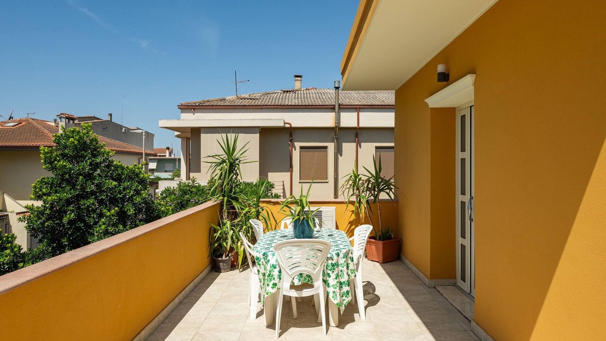 Sestu Apartment | Apartment 'Casa Laura' with Private Terrace, Wi-Fi and Air Conditioning