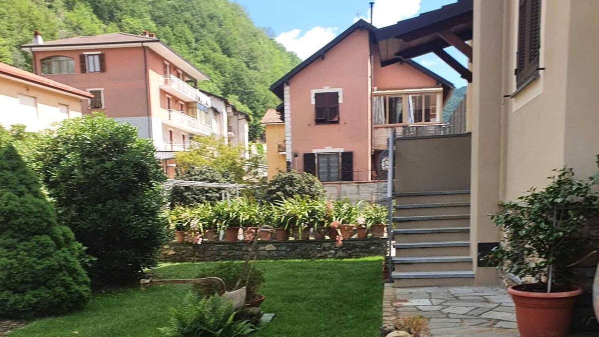Pieve di Teco Apartment | Apartment 'Casa Le Tre Giare' with Mountain View, Private Terrace and Private Garden