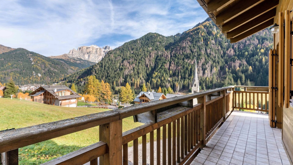 Alba Apartment | Apartment "Casa Loretta" with Mountain View, Balconies & Wi-Fi