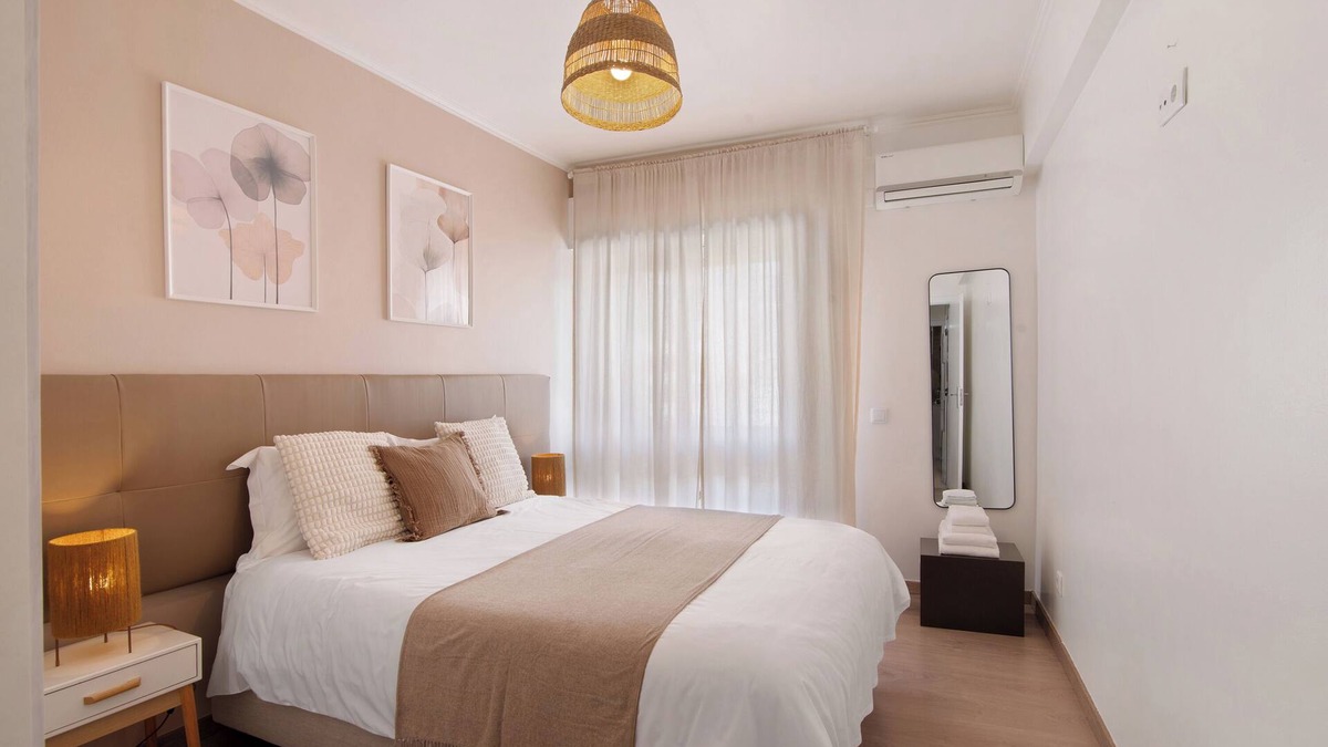 Sao Pedro Apartment | Apartment 'Casa Maria' with Terrace, A/C & Wi-Fi