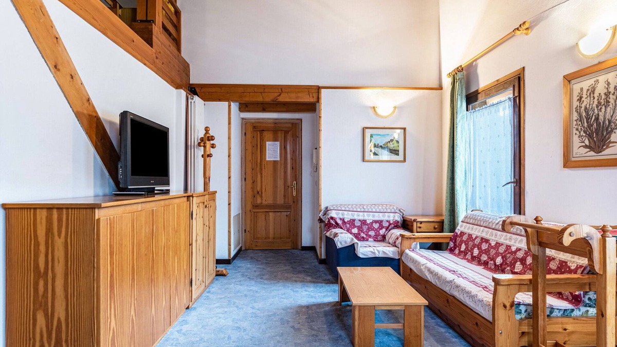 Mezzana Apartment | Apartment "Casa Martini" with Mountain View, Balcony & Wi-Fi