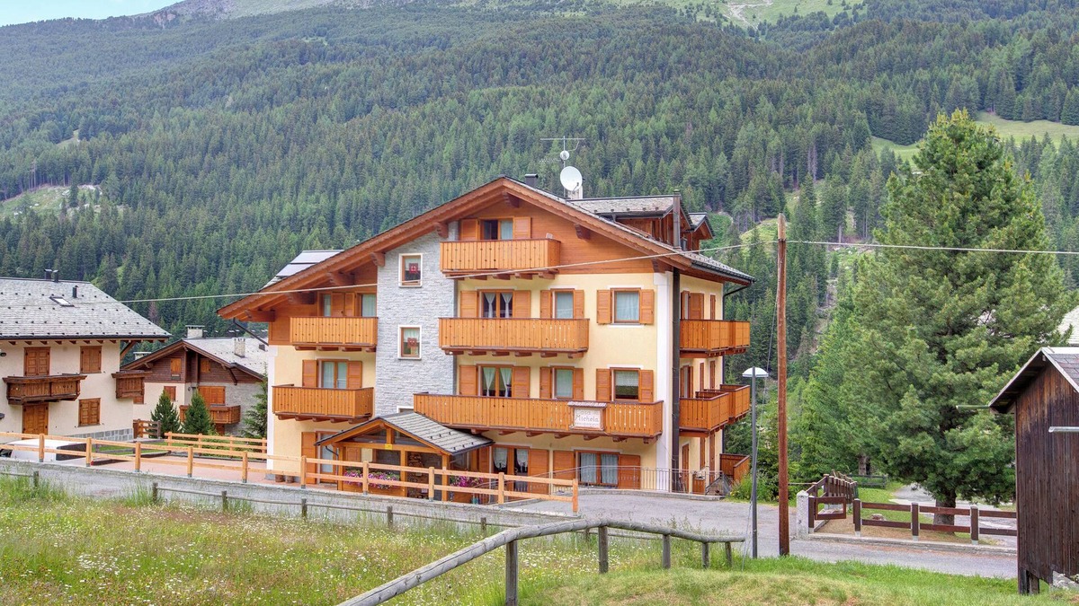 Santa Caterina Valfurva Apartment | Apartment 'Casa Michela Trilocale 7' with Mountain View, Shared Terrace and Wi-Fi