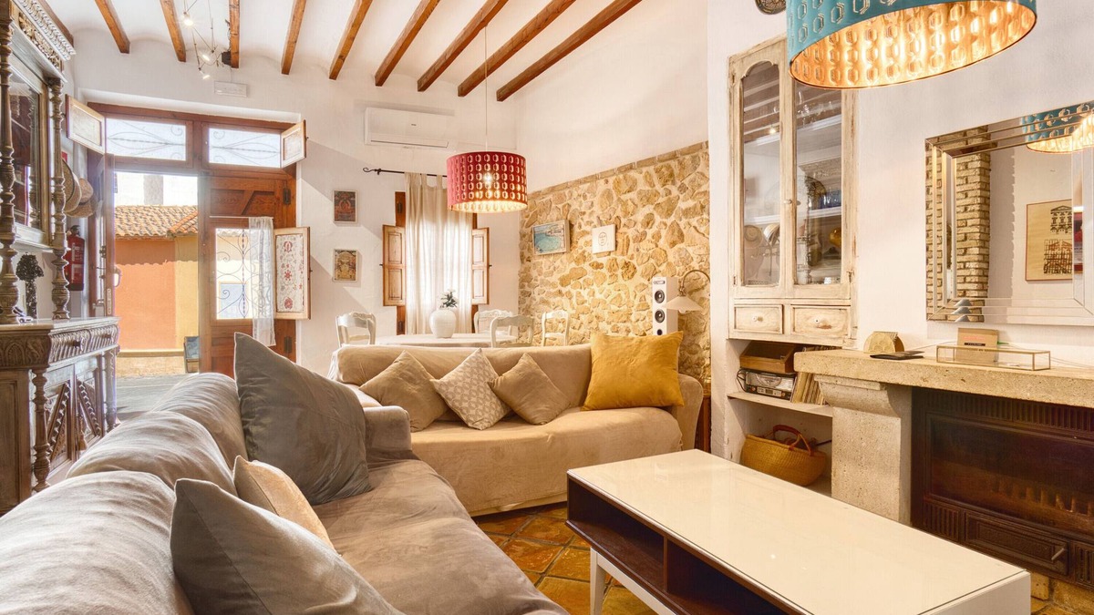La Nucia Apartment | Apartment 'Casa Rural Les Avies Cerca Del Mar' with Private Terrace, Wi-Fi and Air Conditioning