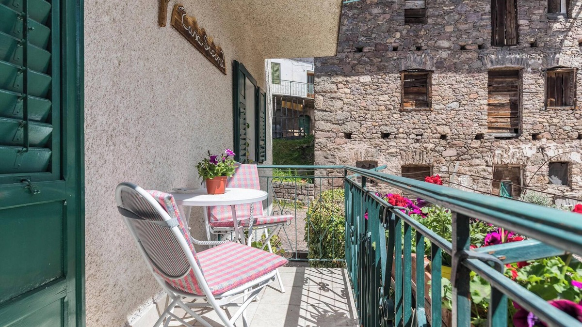 Sicina Apartment | Apartment "Casa Sicina Alberto" with Mountain View, Wi-Fi & Balcony