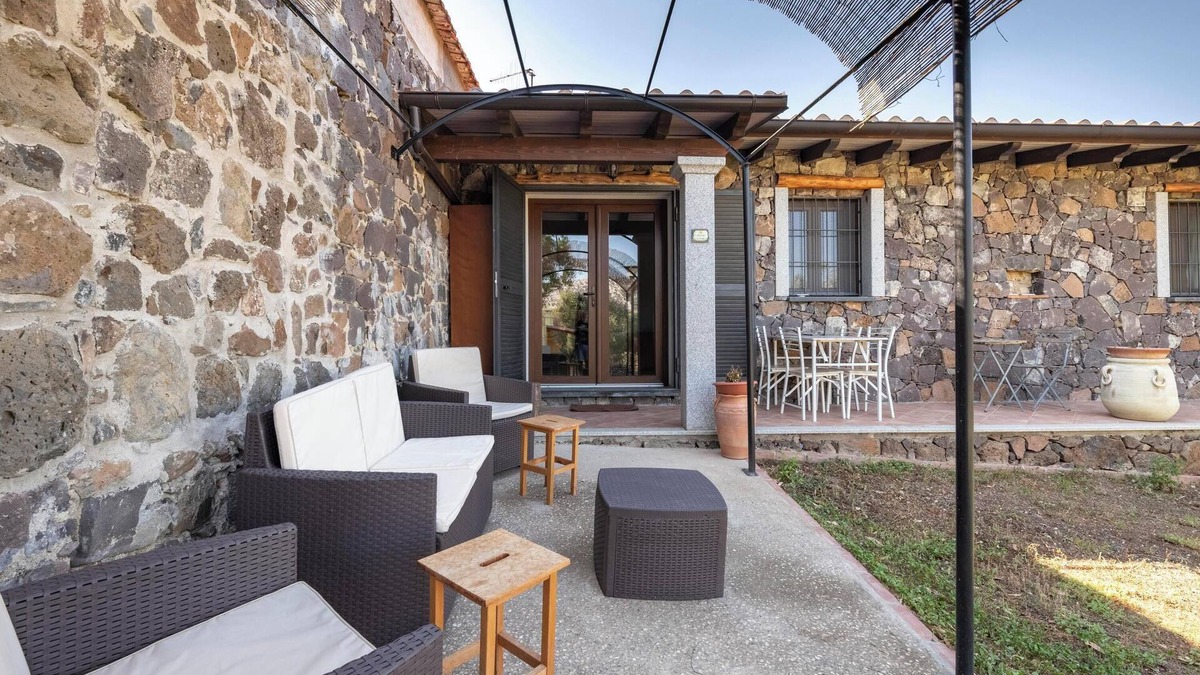 Dorgali Apartment | Apartment Casa Sole with Mountain View, Wi-Fi, Garden & Terrace