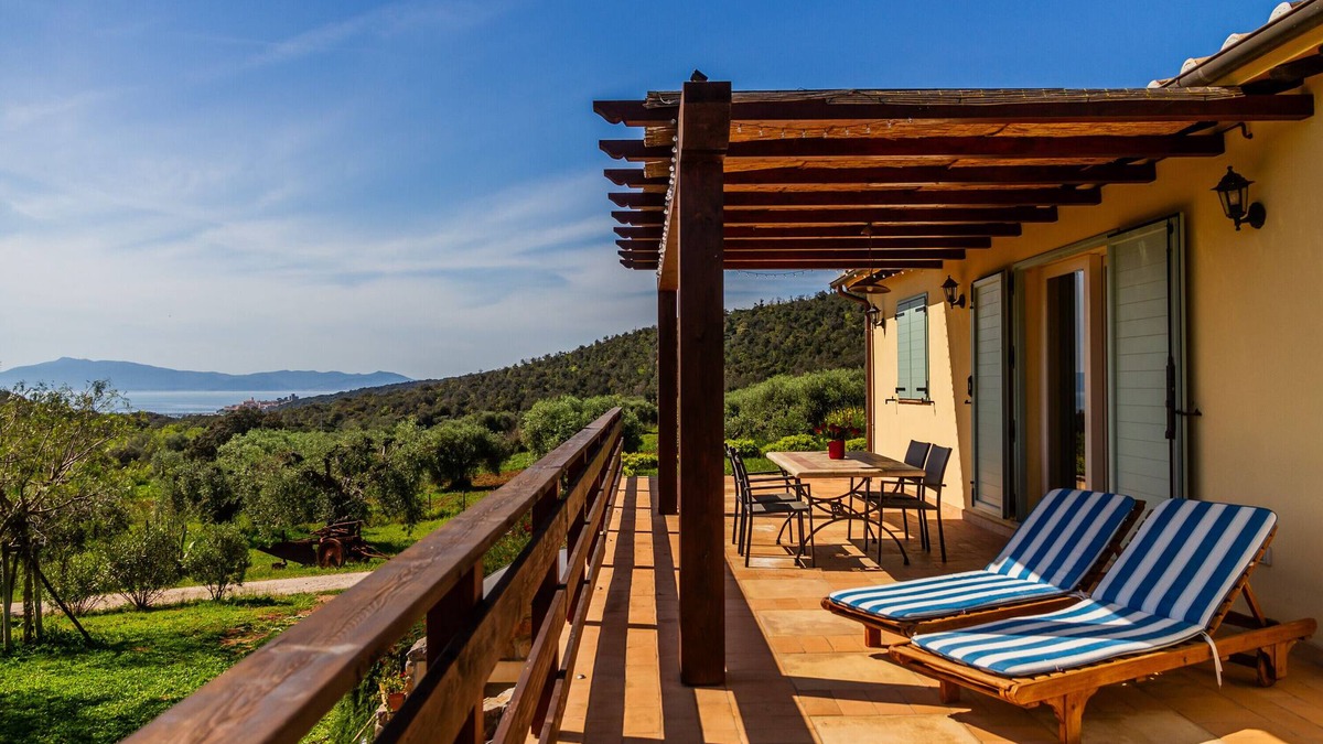 Orbetello Apartment | Apartment 'Casa Ulivo' with Sea View, Wi-Fi and Air Conditioning