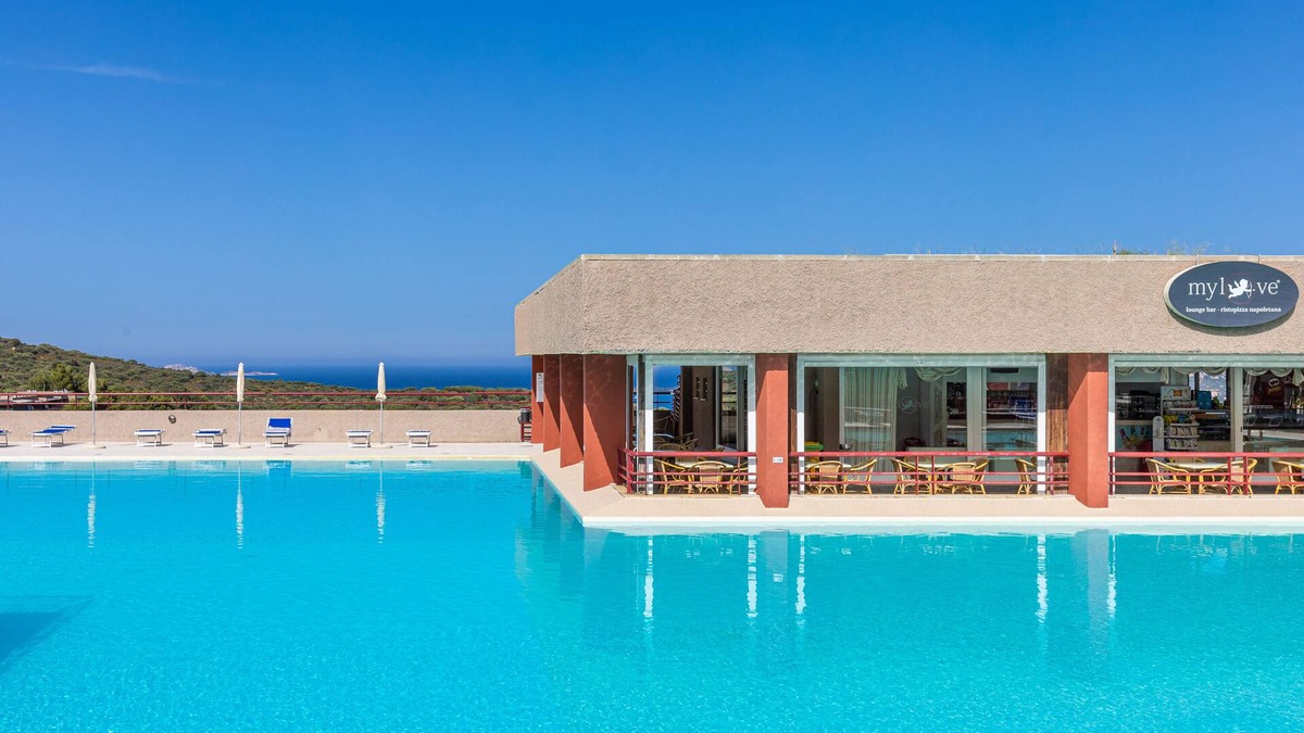Cugnana Verde Apartment | Apartment 'Casa Vacanze Cugnana Verde' with Sea View, Wi-Fi and Air Conditioning