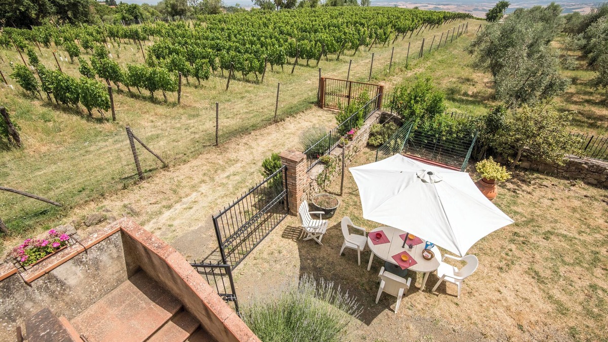 Crocina Apartment | Apartment "Casa Vacanze del Borgo" with Garden and Wi-Fi