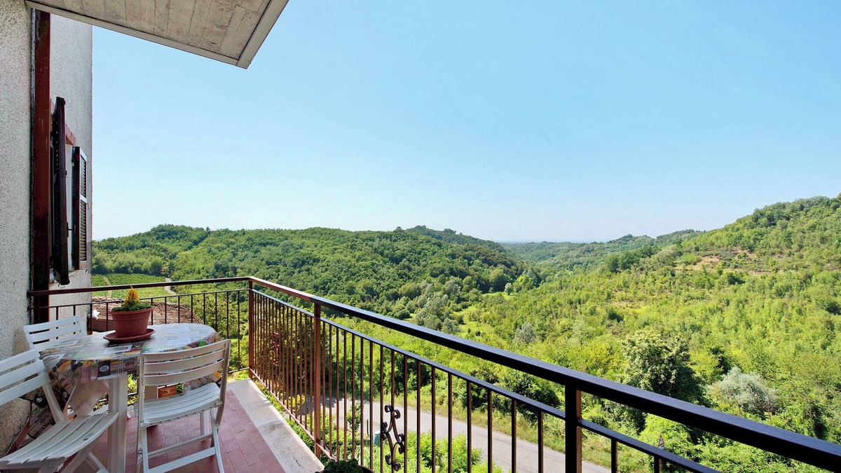 Gavi Apartment | Apartment 'Casa Vera' with Mountain View, Private Terrace and Wi-Fi