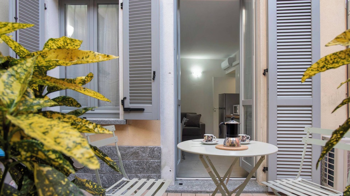 Monvalle Apartment | Apartment 'Casa Vincenza Lago Maggiore' with Private Terrace, Wi-Fi and Air Conditioning