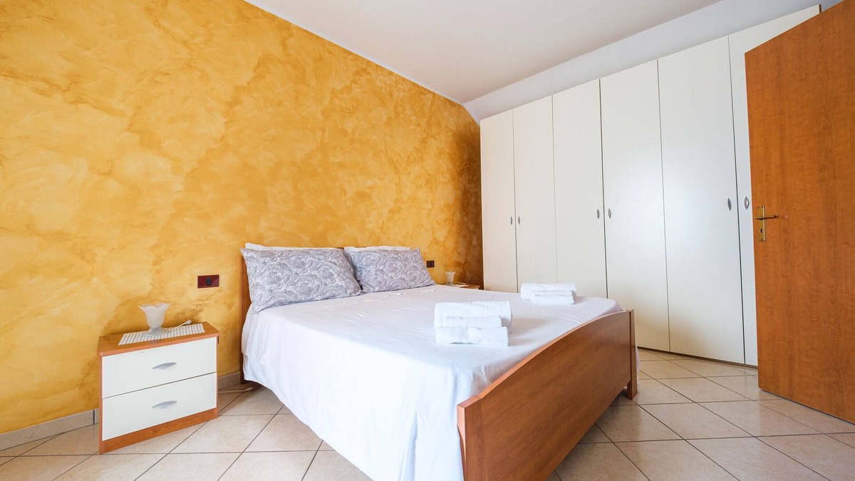 Condro Apartment | Apartment 'Casetta Bella' with Balcony, Wi-Fi and Air Conditioning