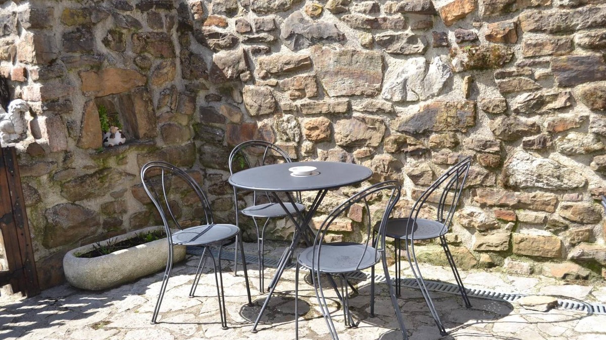 Bueres Apartment | Apartment 'Castaño' with Private Terrace and Wi-Fi
