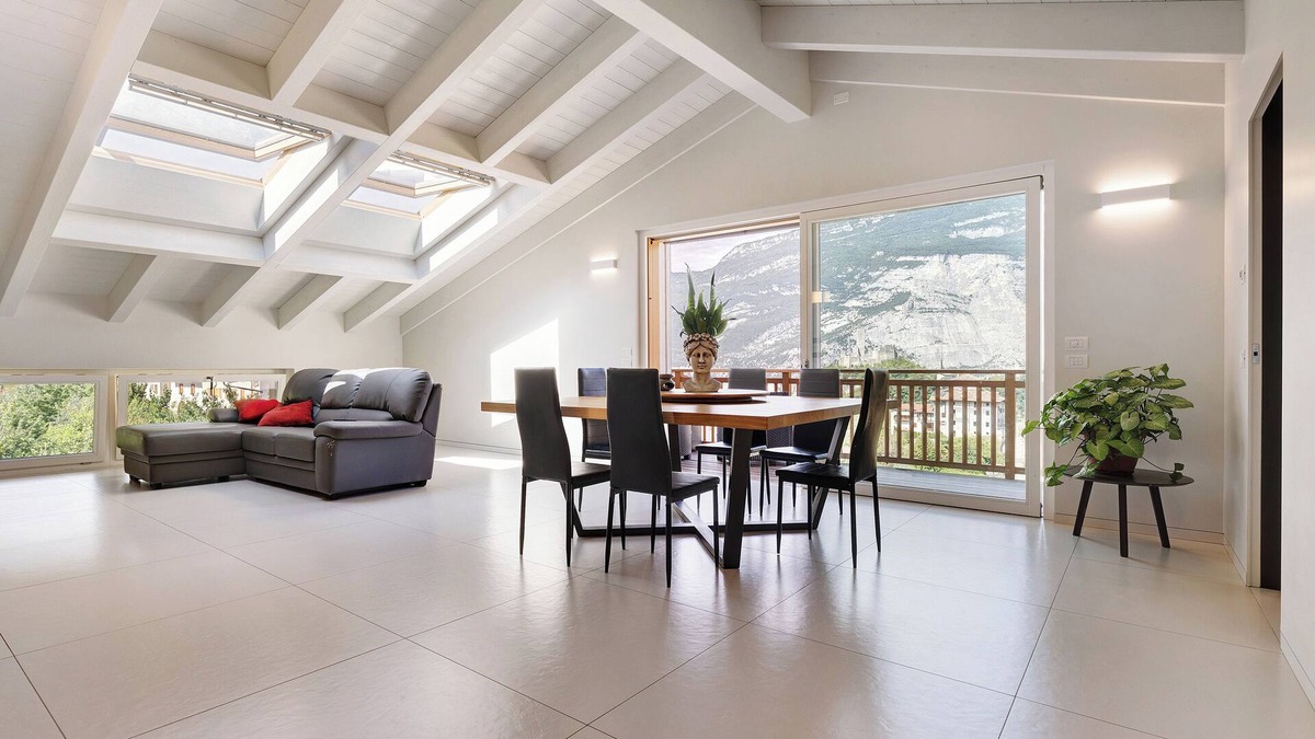 Drena Apartment | Apartment 'Castle View' with Mountain View, Balcony and Wi-Fi