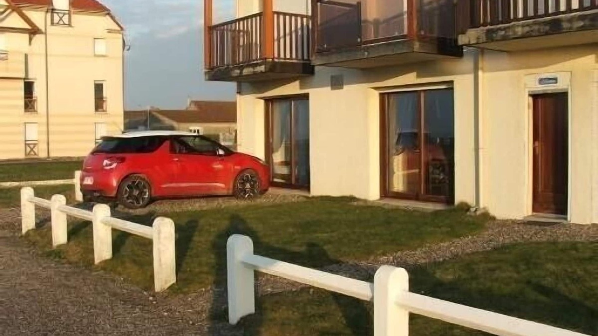 Cayeux-sur-Mer Apartment | Apartment CAYEUX S/mer at the gateway to the Baie de Somme facing the sea