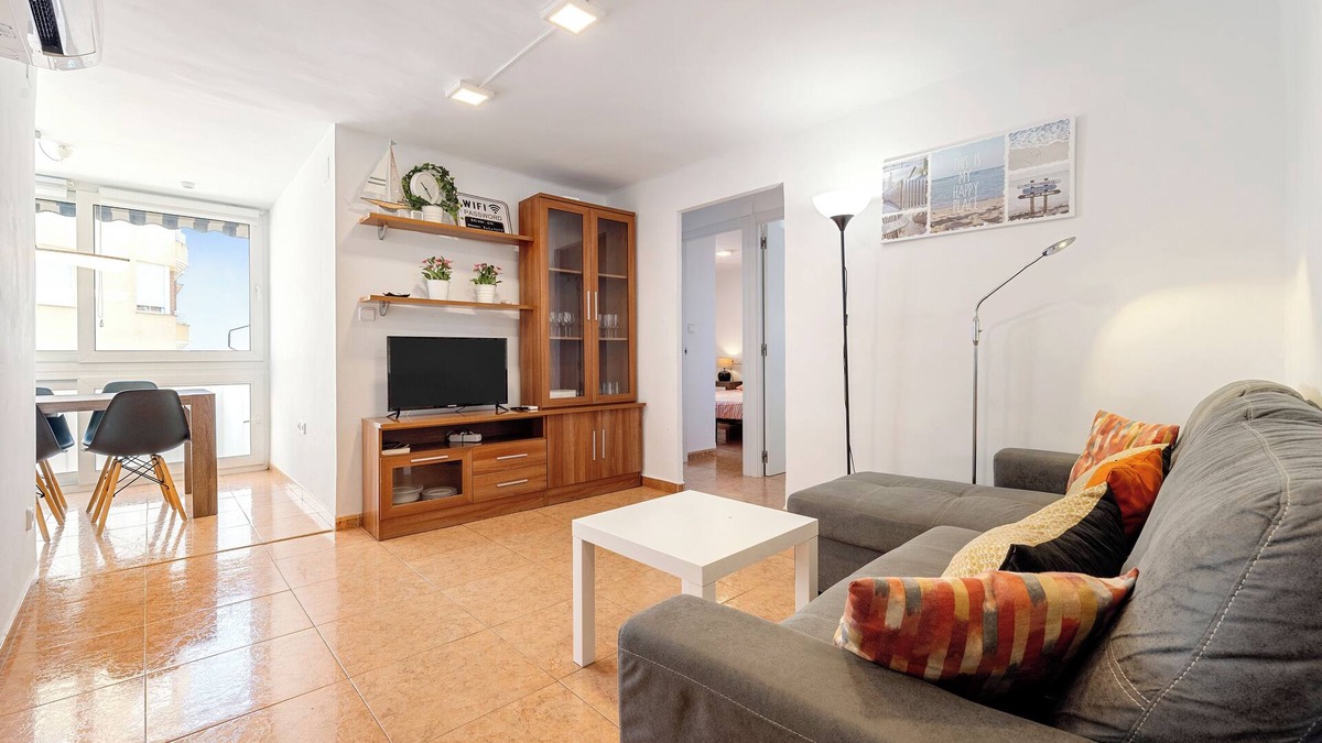 Vinaros Apartment | Apartment 'Central Modern 3bdr' with Wi-Fi and Air Conditioning