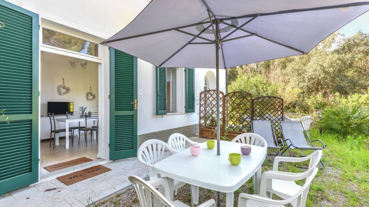 Marmi Apartment | Apartment 'Cesarina Bilo' with Private Garden, Wi-Fi and Air Conditioning