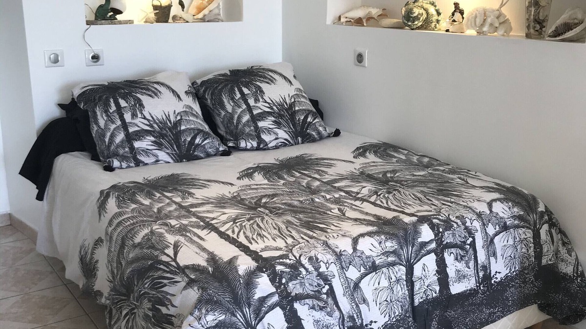 Montignac-Charente Apartment | Apartment 'Charmant Studio Meublé' with Wi-Fi