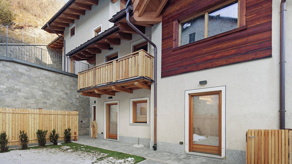 Isolaccia Apartment | Apartment 'Chalet Emma Isolaccia' with Mountain View, Private Terrace and Wi-Fi