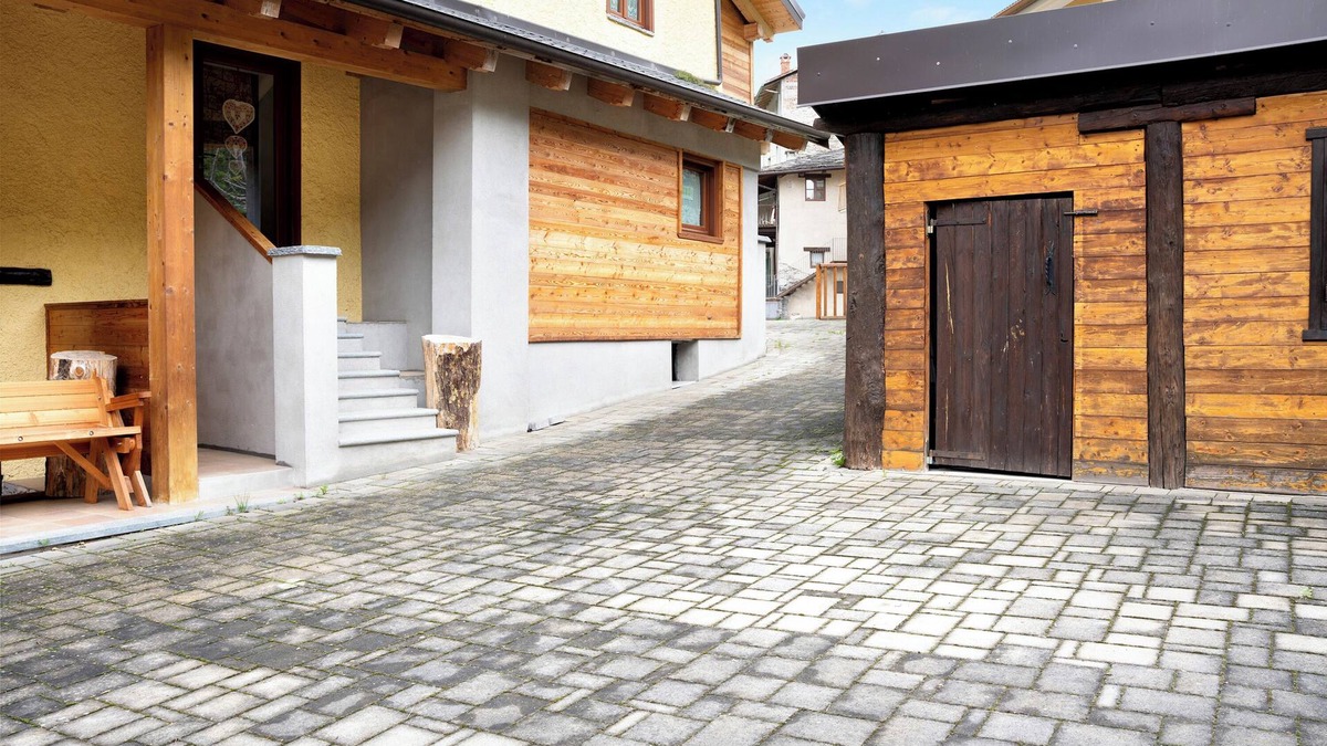 Acceglio Apartment | Apartment 'Chalet Provenzale Trilocale' with Shared Garden and Wi-Fi