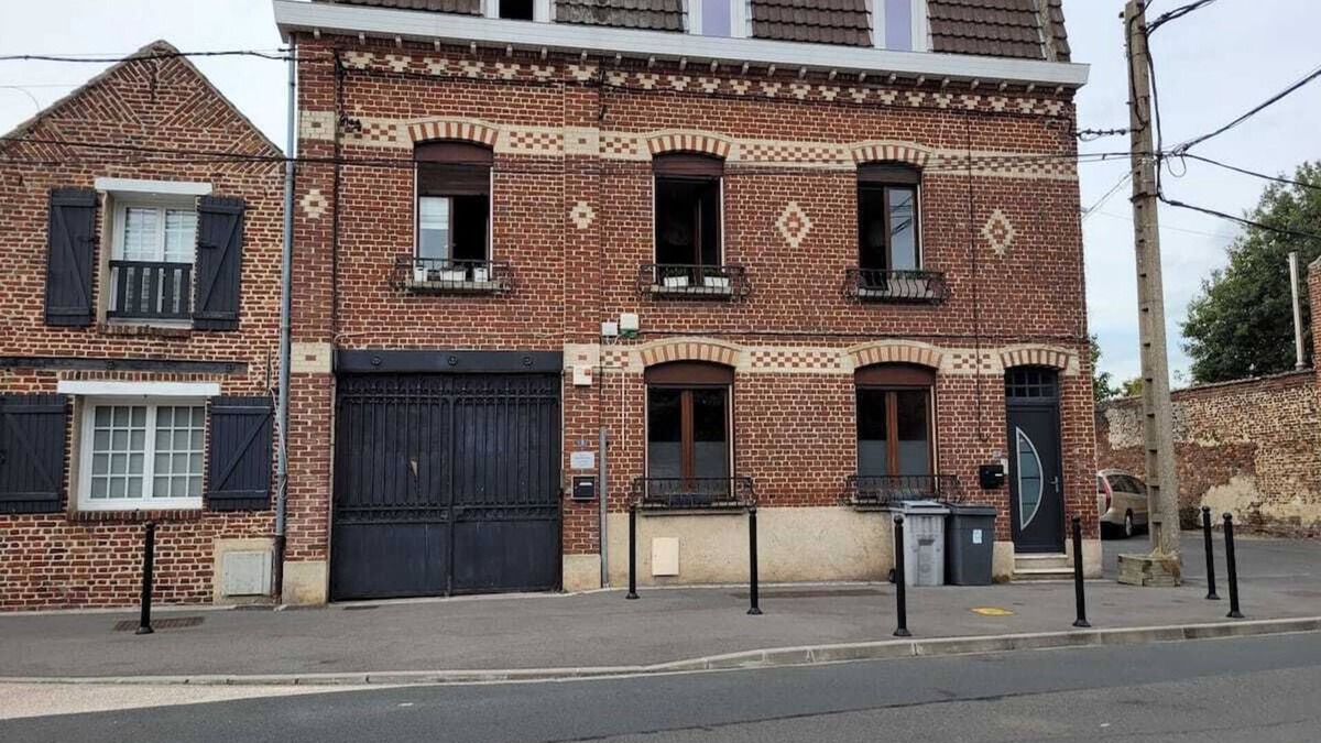 Sequedin Apartment | Apartment 'Chez Madame De Souter' with Private Terrace, Wi-Fi and Air Conditioning