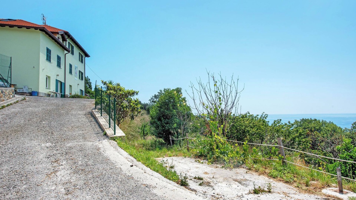 Cogoleto Apartment | Apartment 'Chiara Du Ciapin - Osservatorio' with Sea View, Shared Garden and Air Conditioning