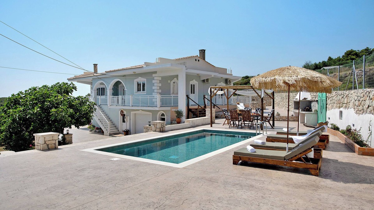 Agalas Apartment | Apartment 'Christine's House' with Private Pool, Wi-Fi and Air Conditioning