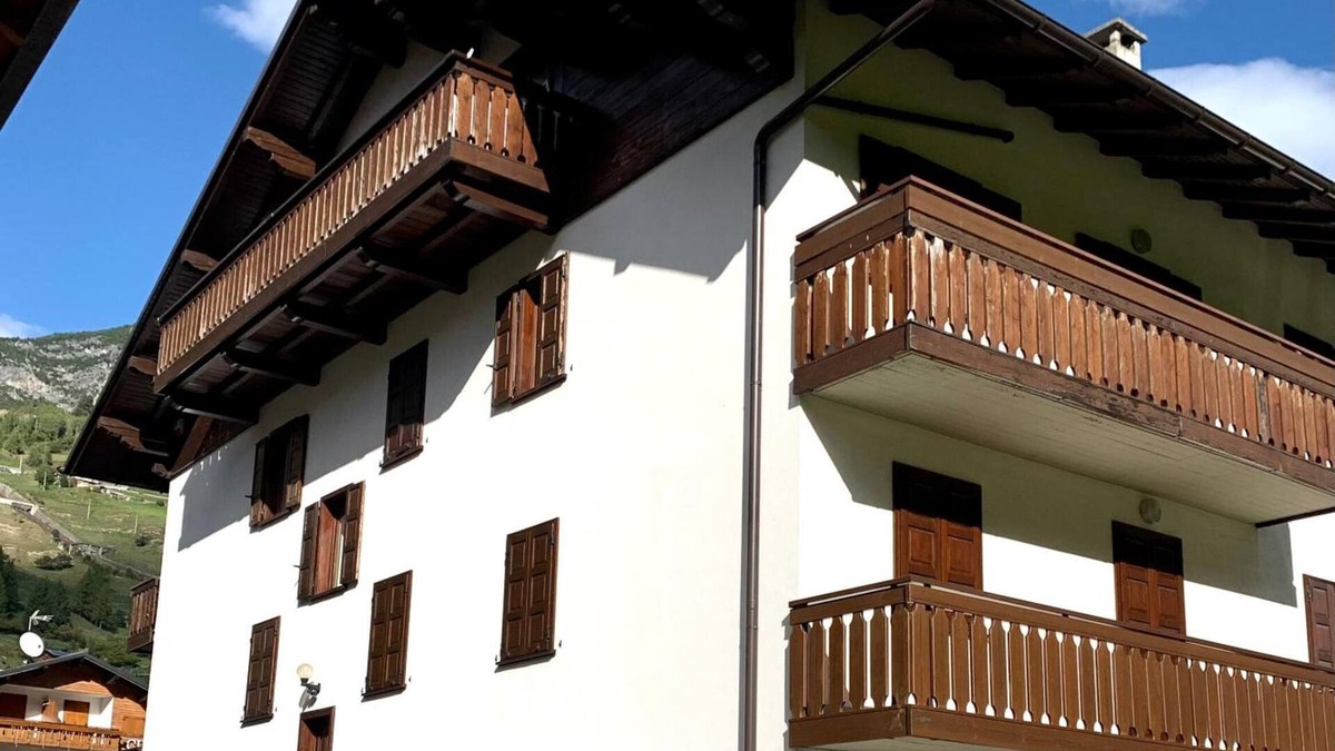 Isolaccia Apartment | Apartment 'Cima De' Piazzi 2' with Mountain View, Balcony and Wi-Fi