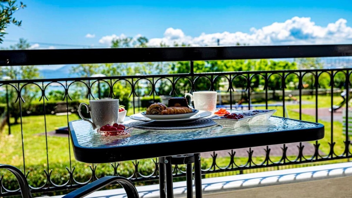 Preveza Apartment | Apartment 'Cinderella's Nest' with Sea View, Wi-Fi and Air Conditioning
