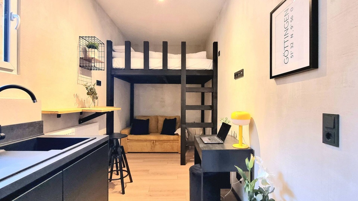 Innenstadt Apartment | Apartment 'City Als Raumwunder' with Wi-Fi