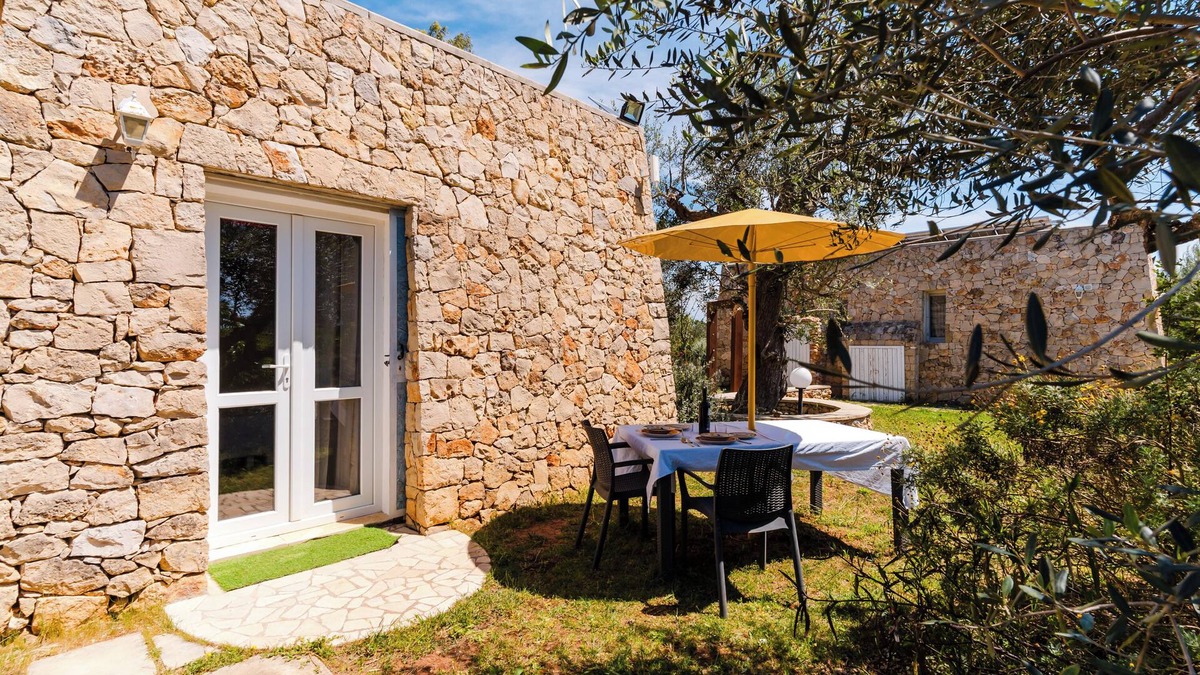 Tuglie Apartment | Apartment 'Classic Dépendance - Angolo Cottura' with Shared Pool, Wi-Fi and Air Conditioning