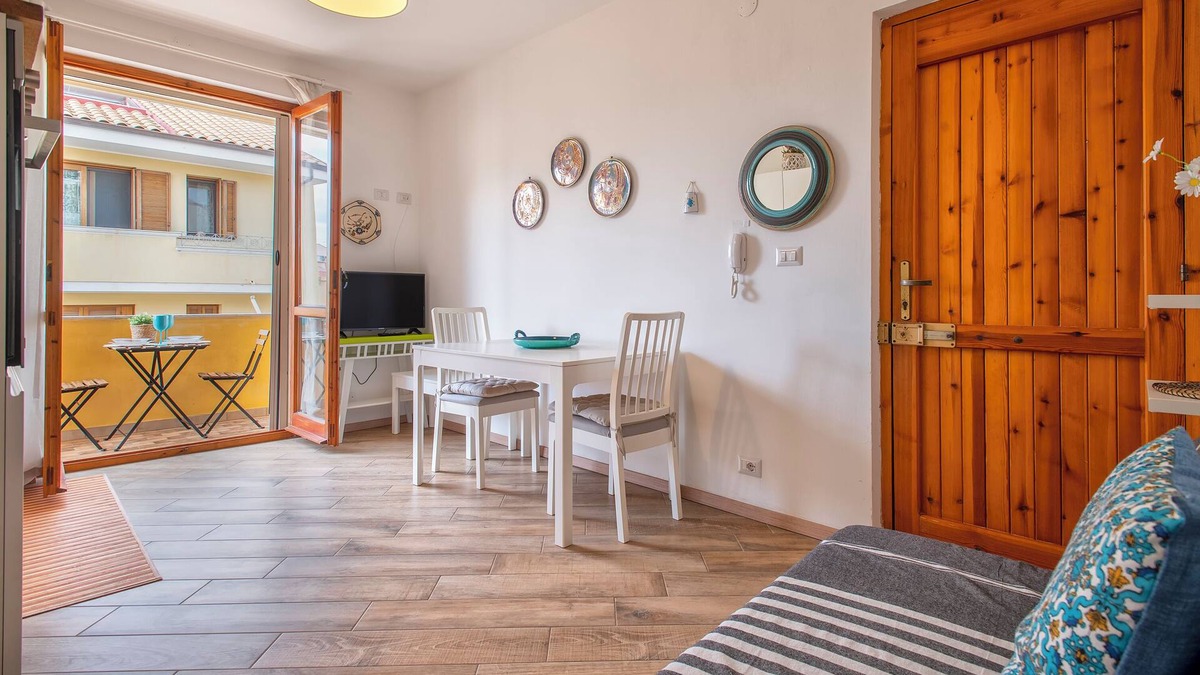 La Pietraia Apartment | Apartment 'Clhome 3 Minutues from the Beach' with Air Conditioning