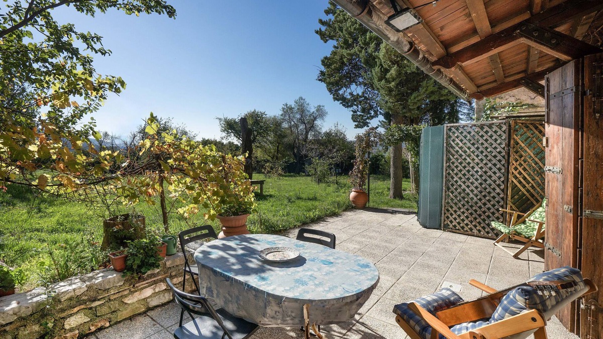 Gualdo Tadino Apartment | Apartment 'Col Di Metino' with Mountain View, Private Garden and Wi-Fi