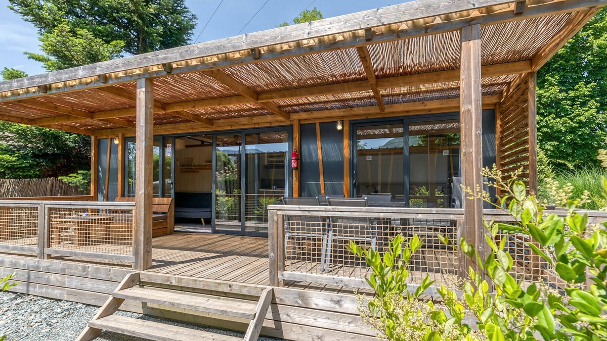 Vaulnaveys-le-Bas RV Rental | Apartment 'Columbia 43B' with Mountain View, Wi-Fi and Air Conditioning