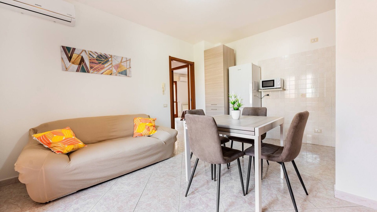 Sestu Apartment | Apartment 'Colombo Rooms' with Balcony and Air Conditioning