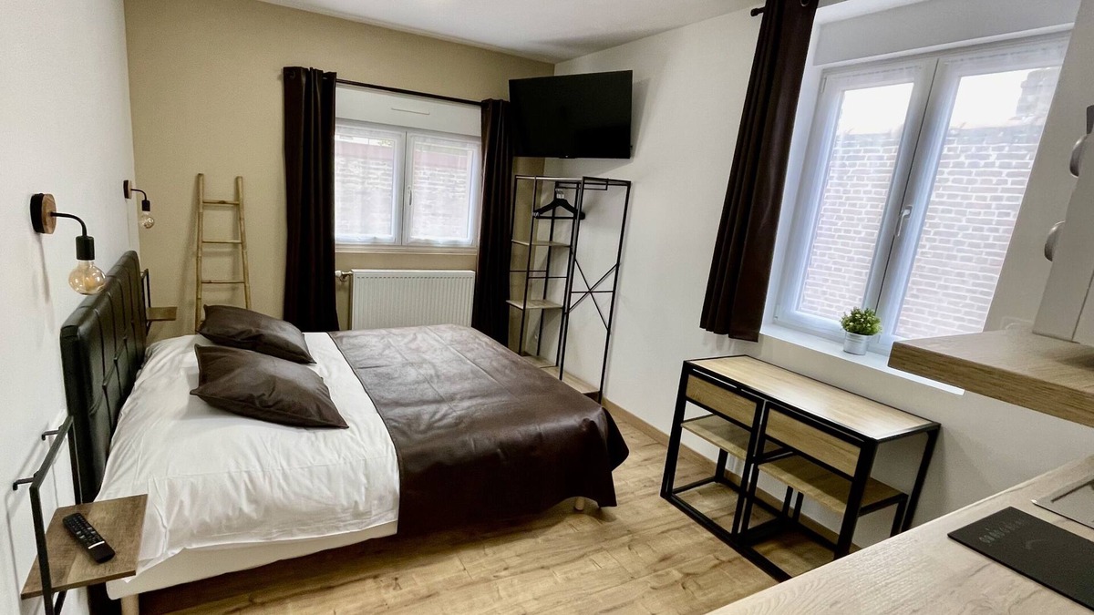 Lens Apartment | Apartment-Comfort-Ensuite-Courtyard view-1er étage