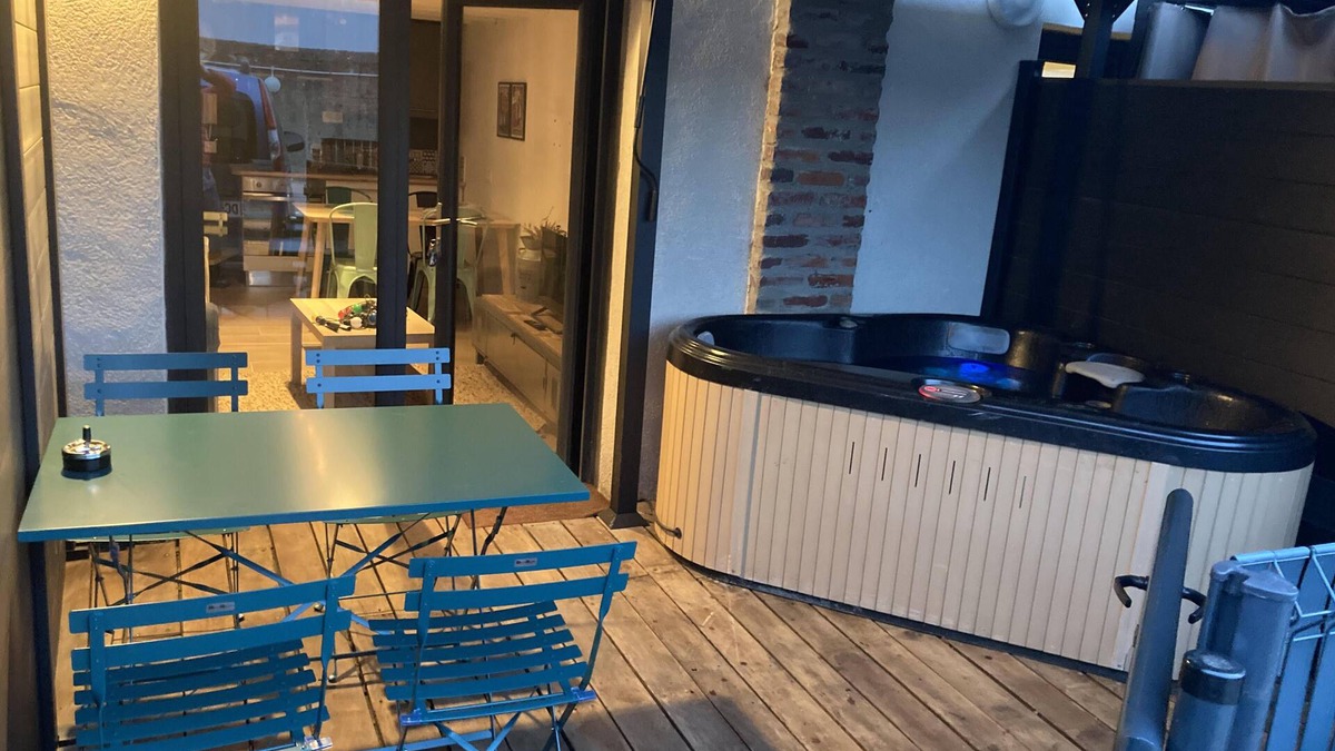 Tarbes Apartment | Apartment-Comfort-Whirlpool bath-Terrace