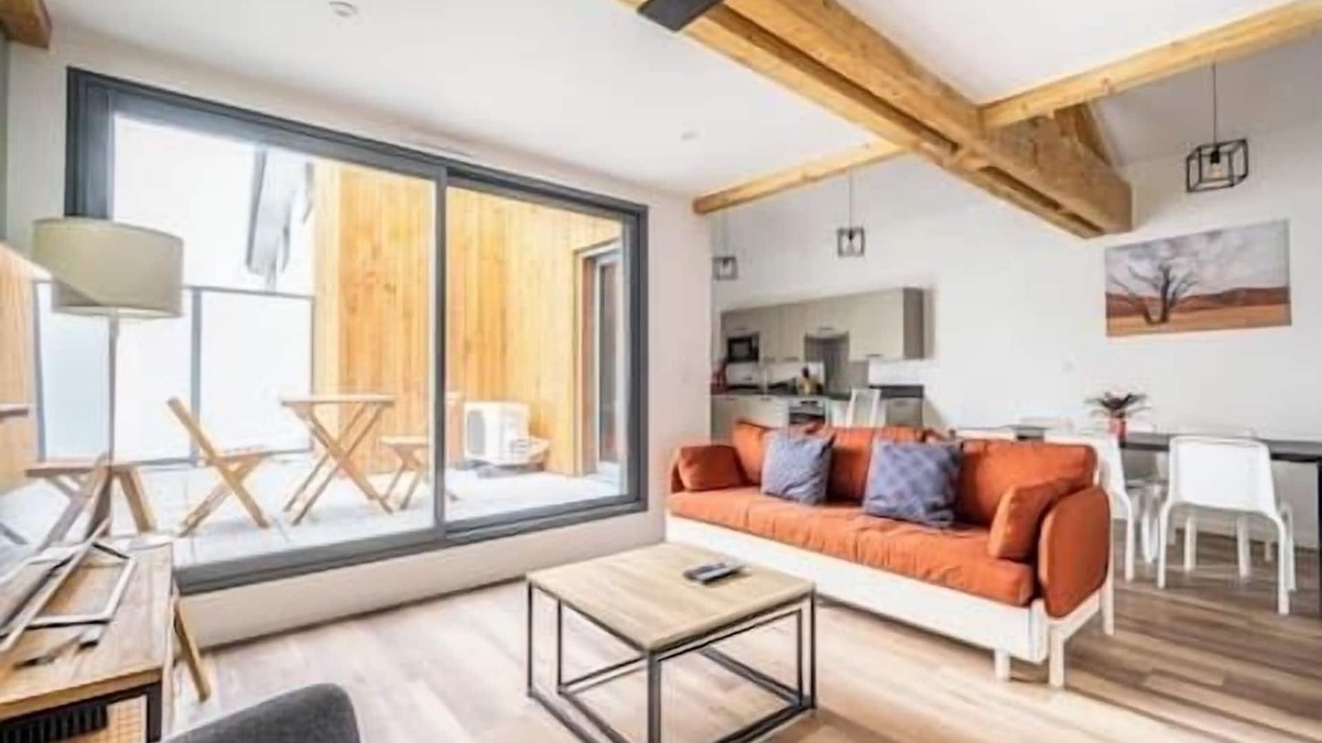 Centre Ville Apartment | Apartment Comfortable in the centre of Pau: parking, AC.