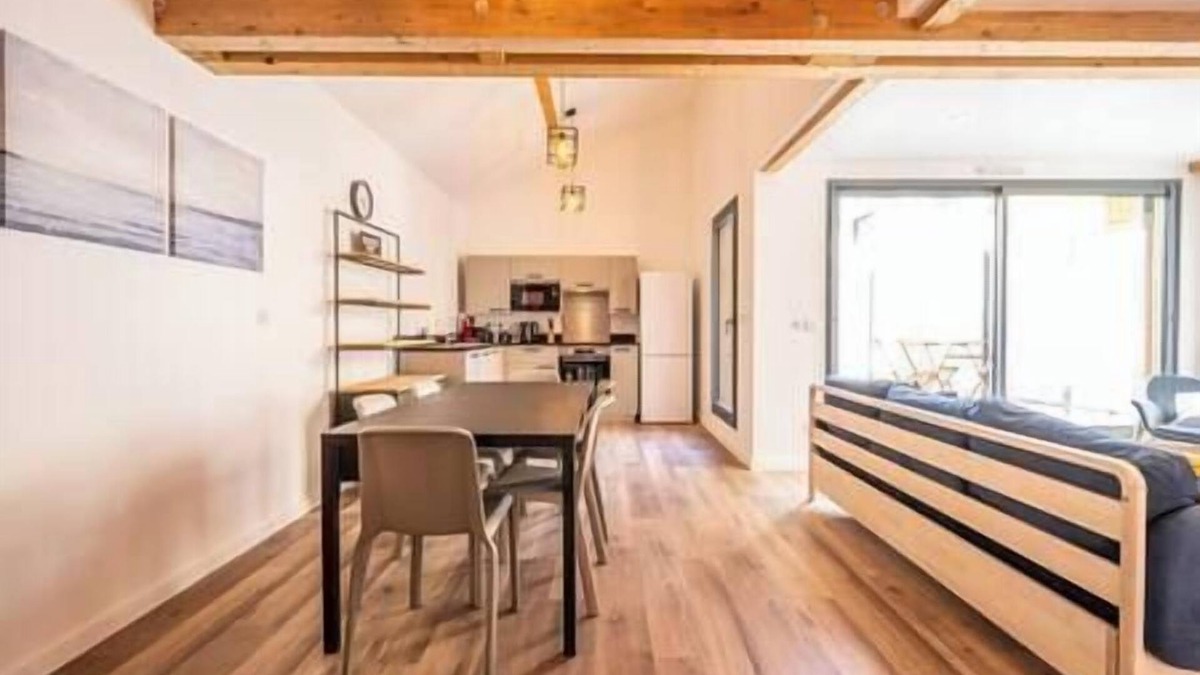 Centre Ville Apartment | Apartment Comfortable in the centre of Pau: parking, AC.