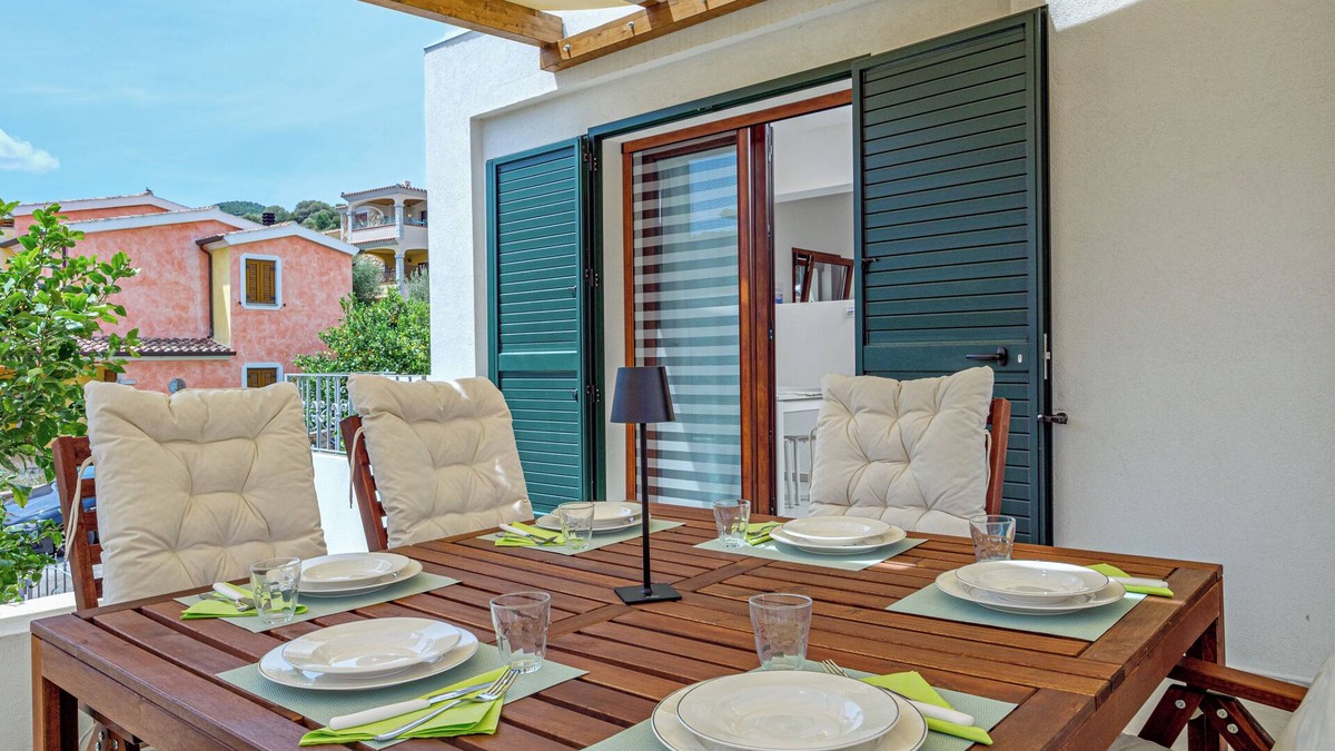 Schifoni Apartment | Apartment 'Comino' with Private Terrace, Wi-Fi and Air Conditioning