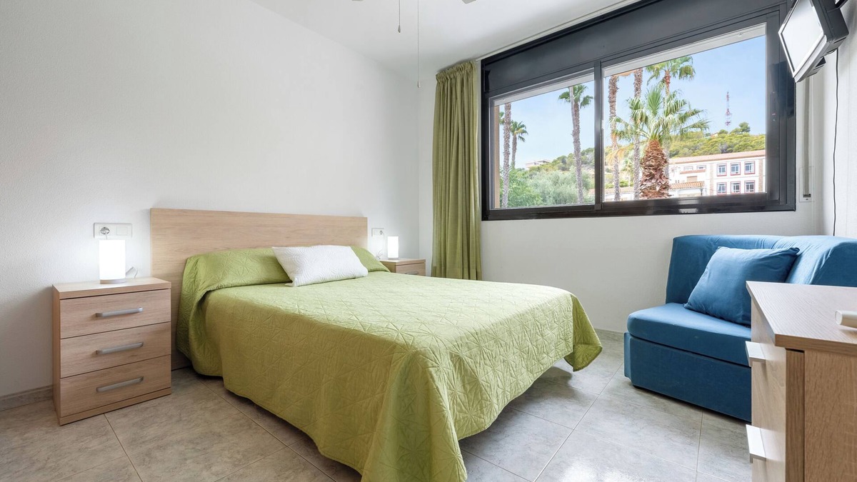 Sant Carles de la Rapita Apartment | Apartment 'Constancia' with Mountain Views, Wi-Fi and Air Conditioning
