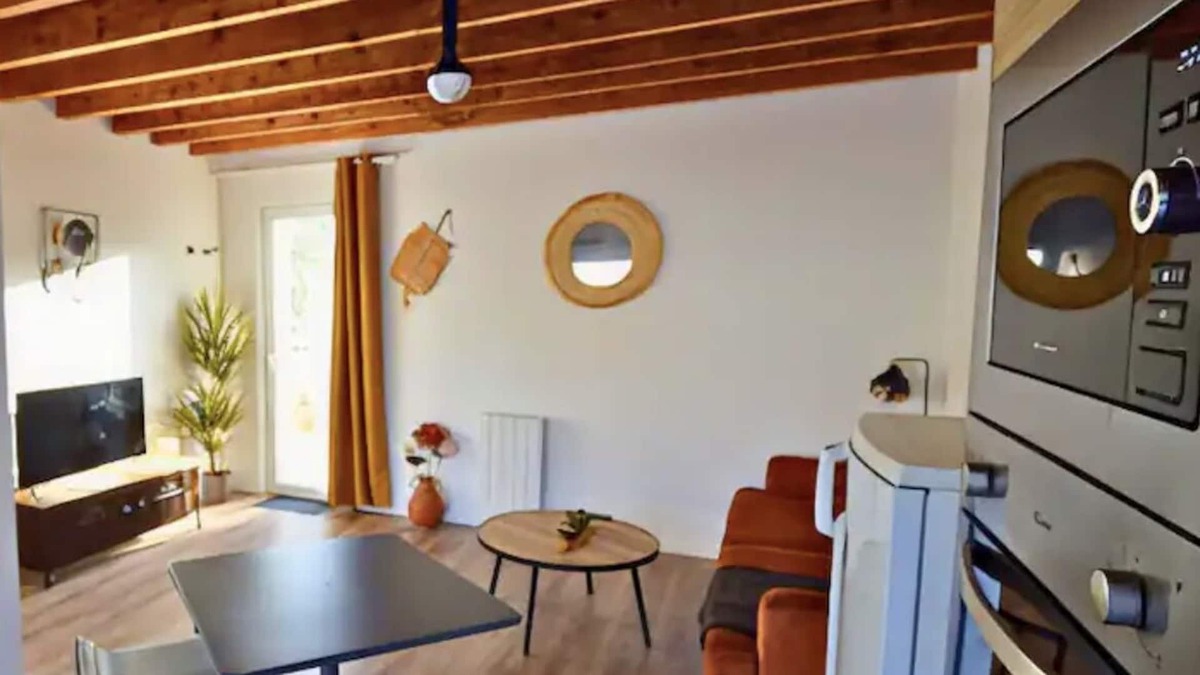 Amblainville Apartment | Apartment 'Cosy Appartement Boheme' with Shared Terrace, Shared Garden and Wi-Fi
