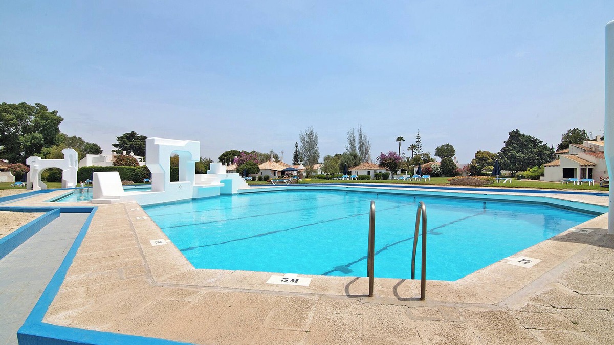 Santa Luzia Apartment | Apartment 'Cosy Beach Loft Pedras Del Rei' with Shared Pool, Wi-Fi and Air Conditioning