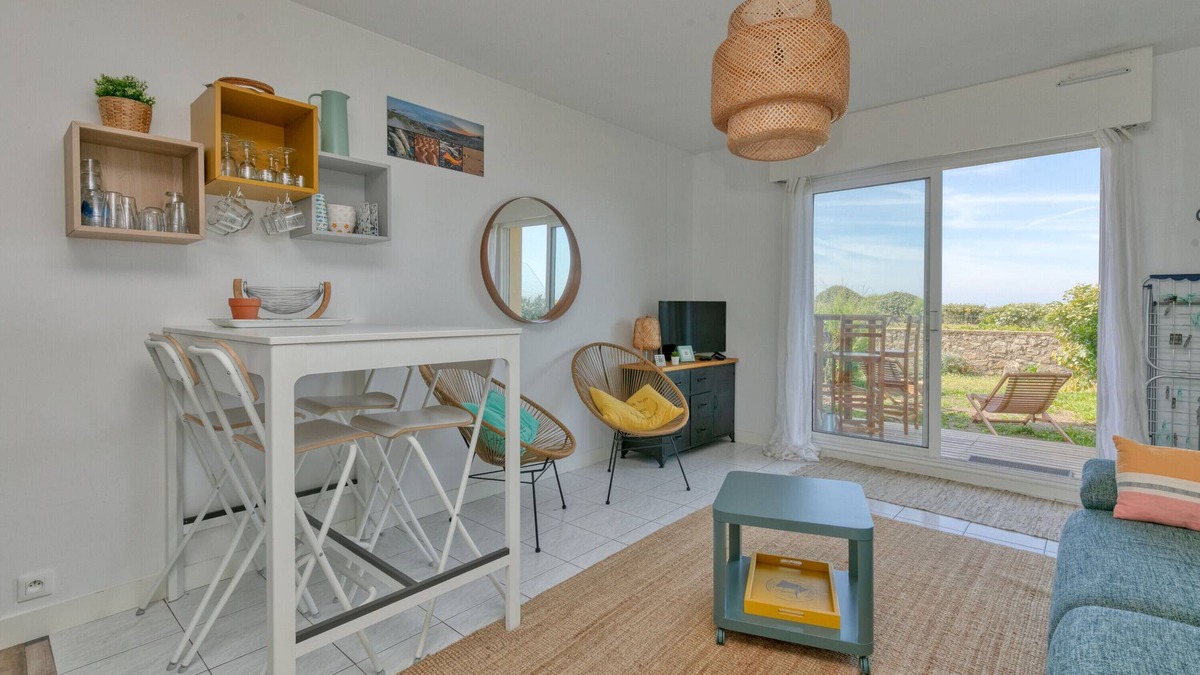 Le Croisic Apartment | Apartment 'Cosy Face La Mer' with Sea View, Private Terrace and Wi-Fi