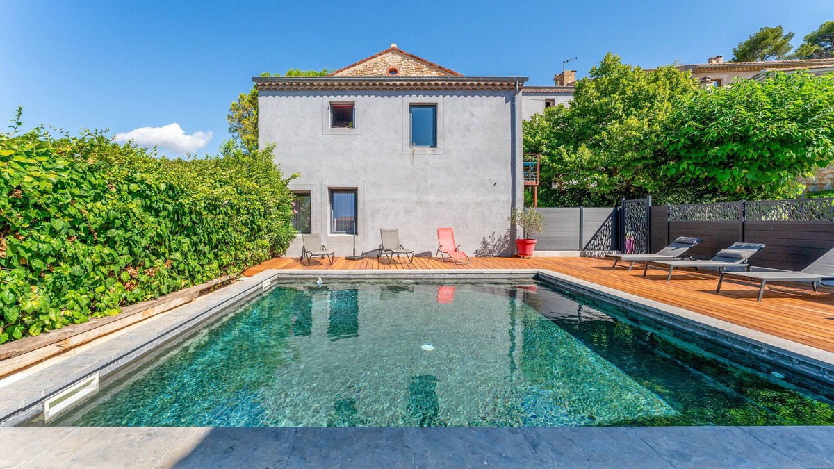 Rasteau Apartment | Apartment 'Côté Vigne' with Shared Pool, Private Terrace and Wi-Fi