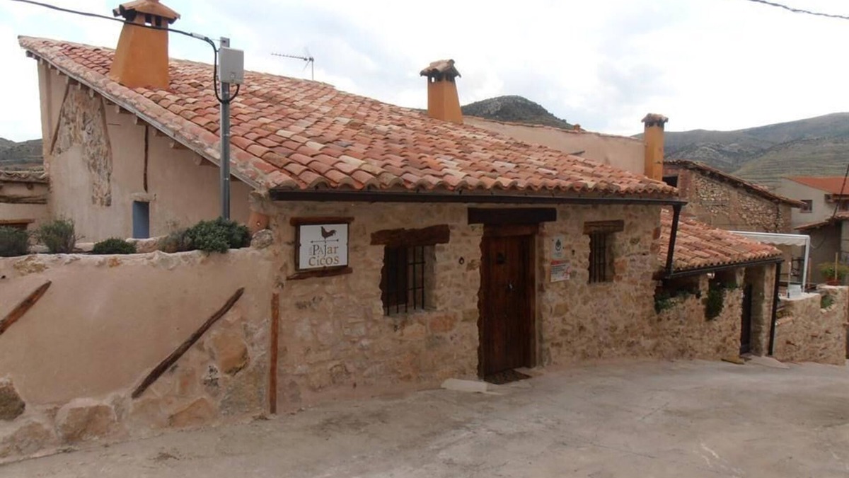 Ejulve Apartment | Apartment-Cottage-Private Bathroom-Mountain view-Los Pajarcicos- El Torero