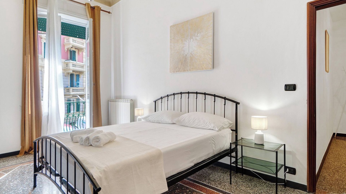 Savona Apartment | Apartment 'Cruise' with Private Terrace, Balcony and Wi-Fi